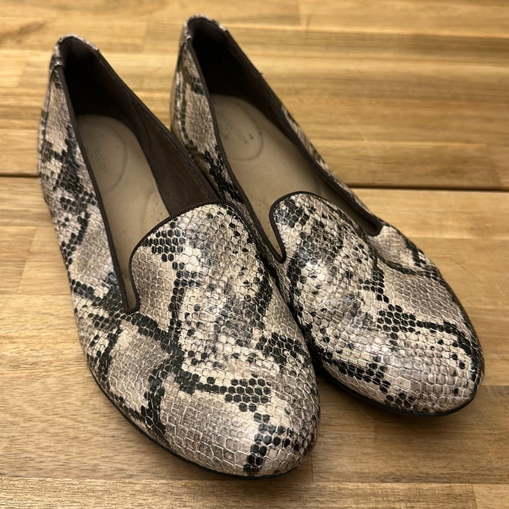 CLARKS flats - Picture 2 of 5